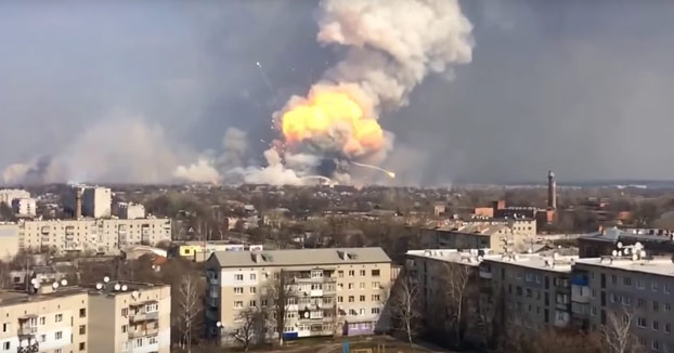 Explosiones en el almacén de armas más grande de Ucrania