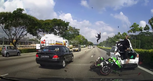 video accidente moto singapur