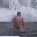 Baño a -52º C en Oymyakon, el lugar más frío del planeta