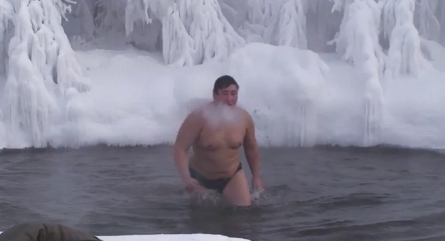 Baño a -52º C en Oymyakon, el lugar más frío del planeta