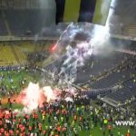 Brutal enfrentamiento de los hinchas del Fenerbahce con la policía