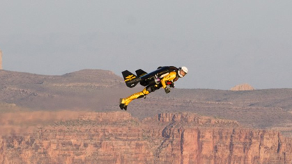 Jetman sobrevolando el Gran Cañón del Colorado