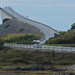 Atlanterhavsveien, una carretera impresionante de Noruega con puentes que se retuercen sobre el mar