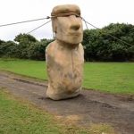 ¿Cómo transportaron los nativos de la Isla de Pascua sus famosas y pesadas estatuas?