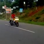 Cómo romperse la espalda estrenando la moto