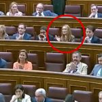 La diputada del PP Andrea Fabra grita supuestamente ''¡Qué se jodan!'' cuando Rajoy anuncia los recortes a parados