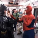 Batman y Spiderman pelean en las calles de Toronto