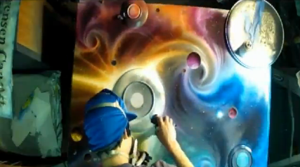 Arte con pintura en spray y fuego