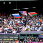 La bandera americana se cae durante la entrega de medallas a Serena Williams