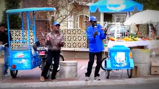 Así es como los vendedores ambulantes venden los helados en Jamaica