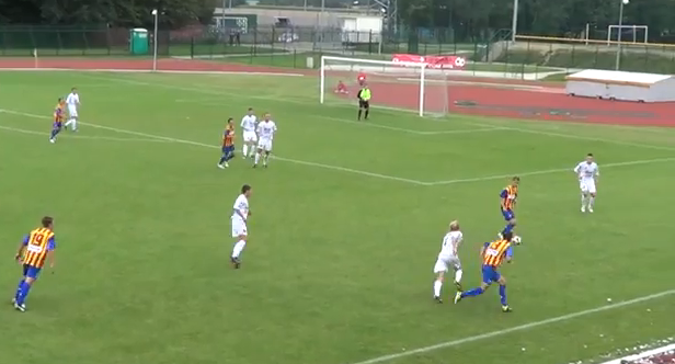 Portero polaco de segunda división imitando a Iker Casillas