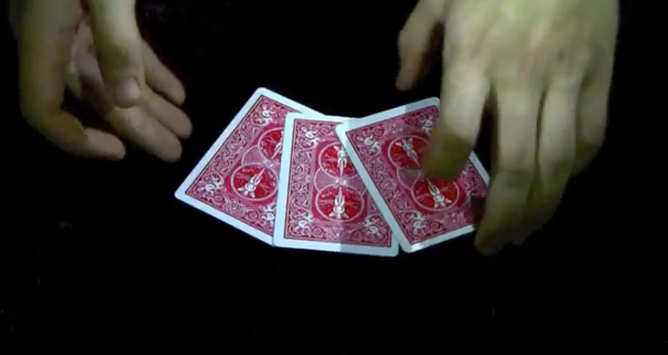 Magia con tres cartas