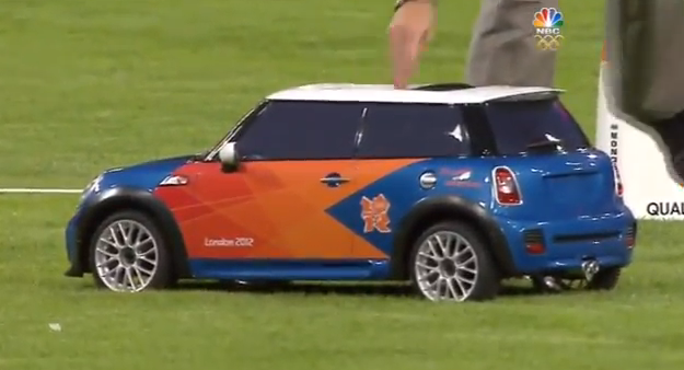 Un Mini Cooper teledirigido para recuperar los discos de los atletas en Londres 2012