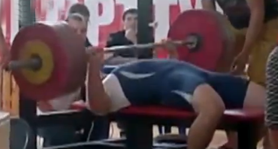 Un hombre fallece en un concurso de levantamiento de pesas