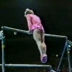Actuación de Paul Hunt en las barras asimétricas en el año 1981