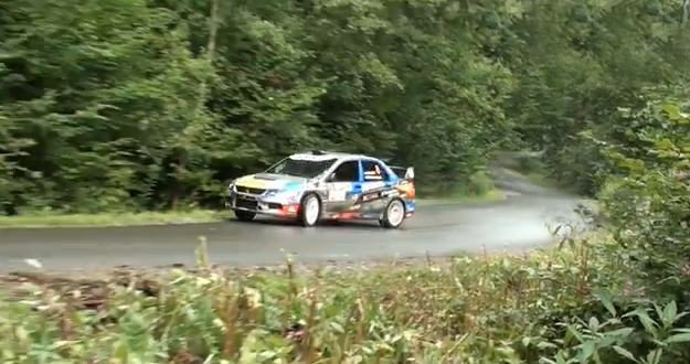 Impresionante control del coche en el rally Rajd Rzeszowski 2012 de Polonia