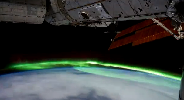 La Tierra iluminada desde la Estación Espacial Internacional