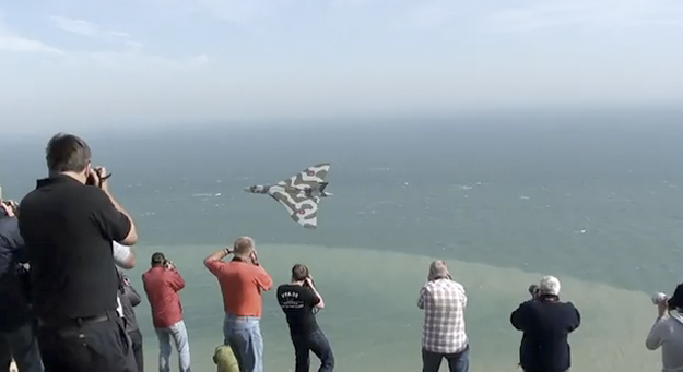 Desfile aéreo del Avro Vulcan XH558 en los acantilados de Beachy Head