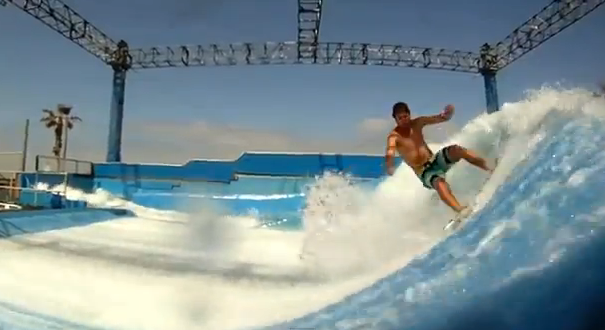 Máquina de olas en el Wave House de San Diego