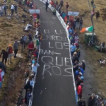 Pintada en el asfalto durante la Vuelta Ciclista