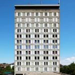 Un edificio de 11 pisos es utilizado como pantalla para hacer una gigantesca animación humana