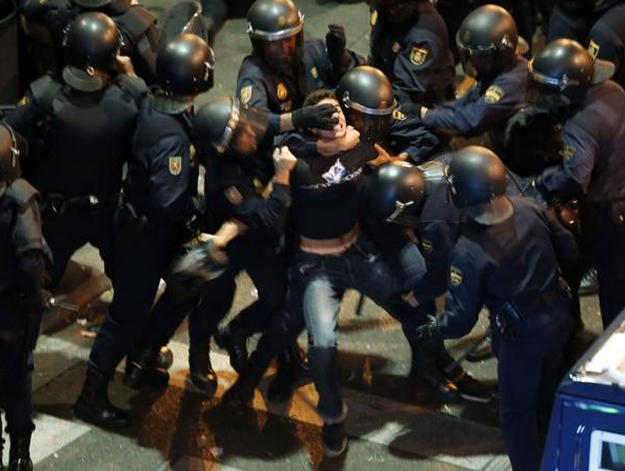 Violencia policial extrema durante el 25-S en Madrid. Esta es la policía que tenemos...