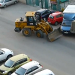 Esto es lo que pasa cuando un hombre borracho conduce una excavadora por la ciudad