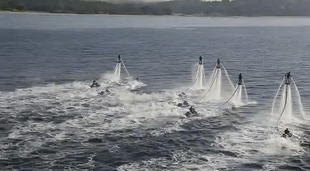 Flyboard: Imitando a los delfines con propulsores hidráulicos