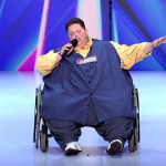 Freddie Combs, un hombre de 240 kilos, pone en pie al jurado de X Factor USA