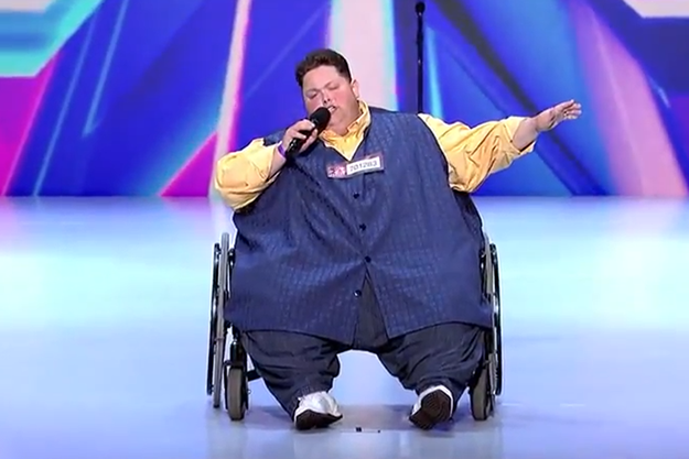 Freddie Combs, un hombre de 240 kilos, pone en pie al jurado de X Factor USA