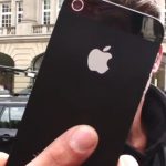 Pegan un iPhone 5 al suelo en una de las zonas más transitadas de Amsterdam