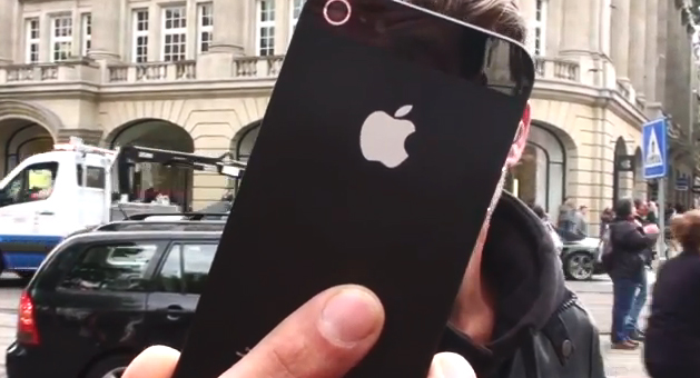 Pegan un iPhone 5 al suelo en una de las zonas más transitadas de Amsterdam
