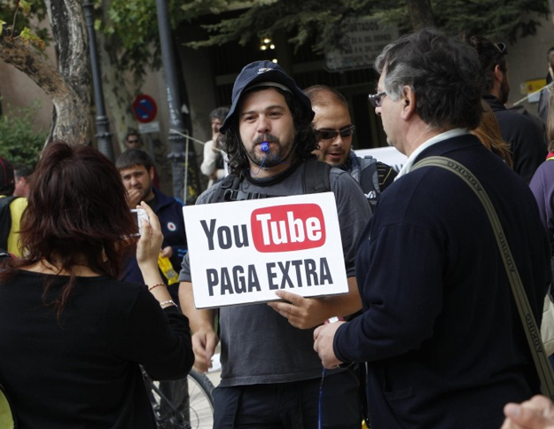 Pancartas vistas durante la manifestación del 25-S en Madrid