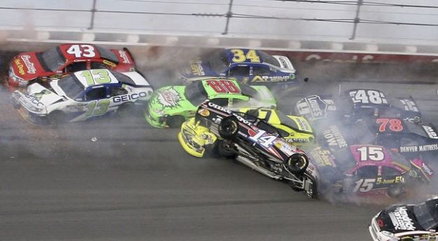 Accidente masivo en una carrera de la NASCAR en el Talladega Superspeedway