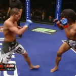 Patada de Anthony Pettis a Ben Henderson en la cara