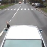 El conductor de un Audi trollea a un camionero y ocurre esto
