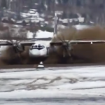 Impresionante despegue de un Antonov 24 en una pista embarrada