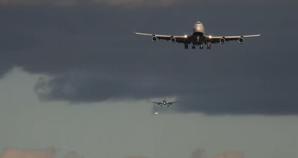 Time lapse: Aviones aterrizando en el aeropuerto de Heathrow, Londres