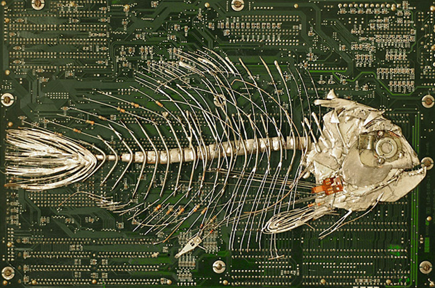 Peter McFarlane hace esculturas con trozos de circuitos