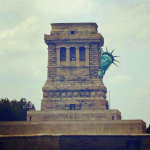 La Estatua de la Libertad se esconde del huracán Sandy