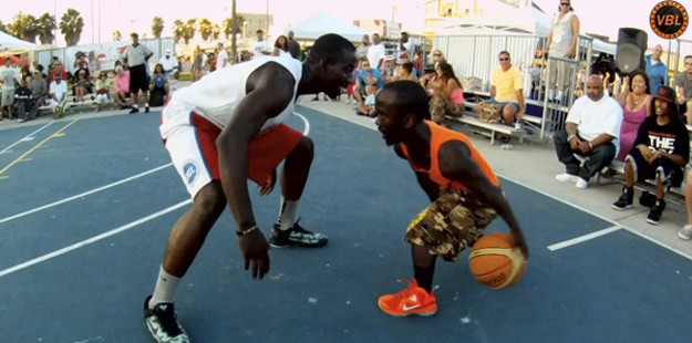 Jamani Swansonv, un hombre de 1.22 m. y todo un crack del baloncesto