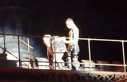 Lady Gaga vomita en el escenario durante su concierto en el Palau Sant Jordi de Barcelona