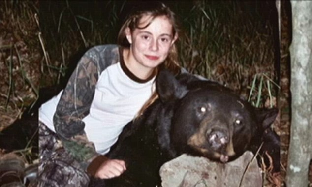 Una niña de 11 años que necesita un transplante de corazón e hígado se siente feliz tras cumplir su sueño de matar a un oso