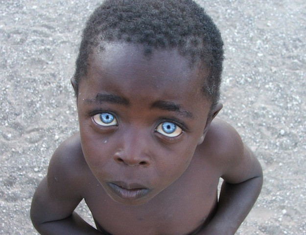 El niño con los ojos de zafiro