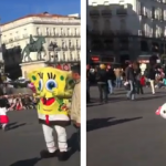 Bob Esponja y Hello Kitty, a puñetazo limpio en la Puerta del Sol