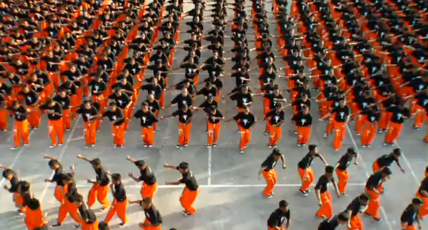 1.500 presos bailando el ''They Don't Care About Us'' de Michael Jackson
