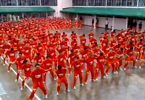 1.500 presos bailando el Gangnam Style de PSY