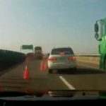 Así se señaliza un carril cortado por obras en Rusia