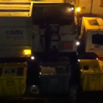 Camión del servicio de basuras de Cádiz pillado infraganti mezclando desechos orgánicos y de reciclaje