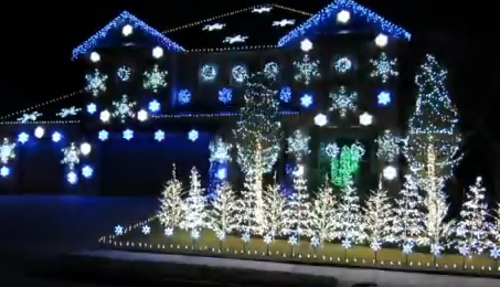 Casa bailando con luces navideñas al ritmo de Gangnam Style de PSY